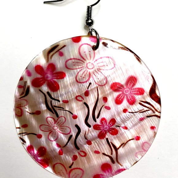 ⭐️HOST PICK⭐️ Pika Mother of Pearl Shell Pink Flower Dangle Earrings - Picture 4 of 5